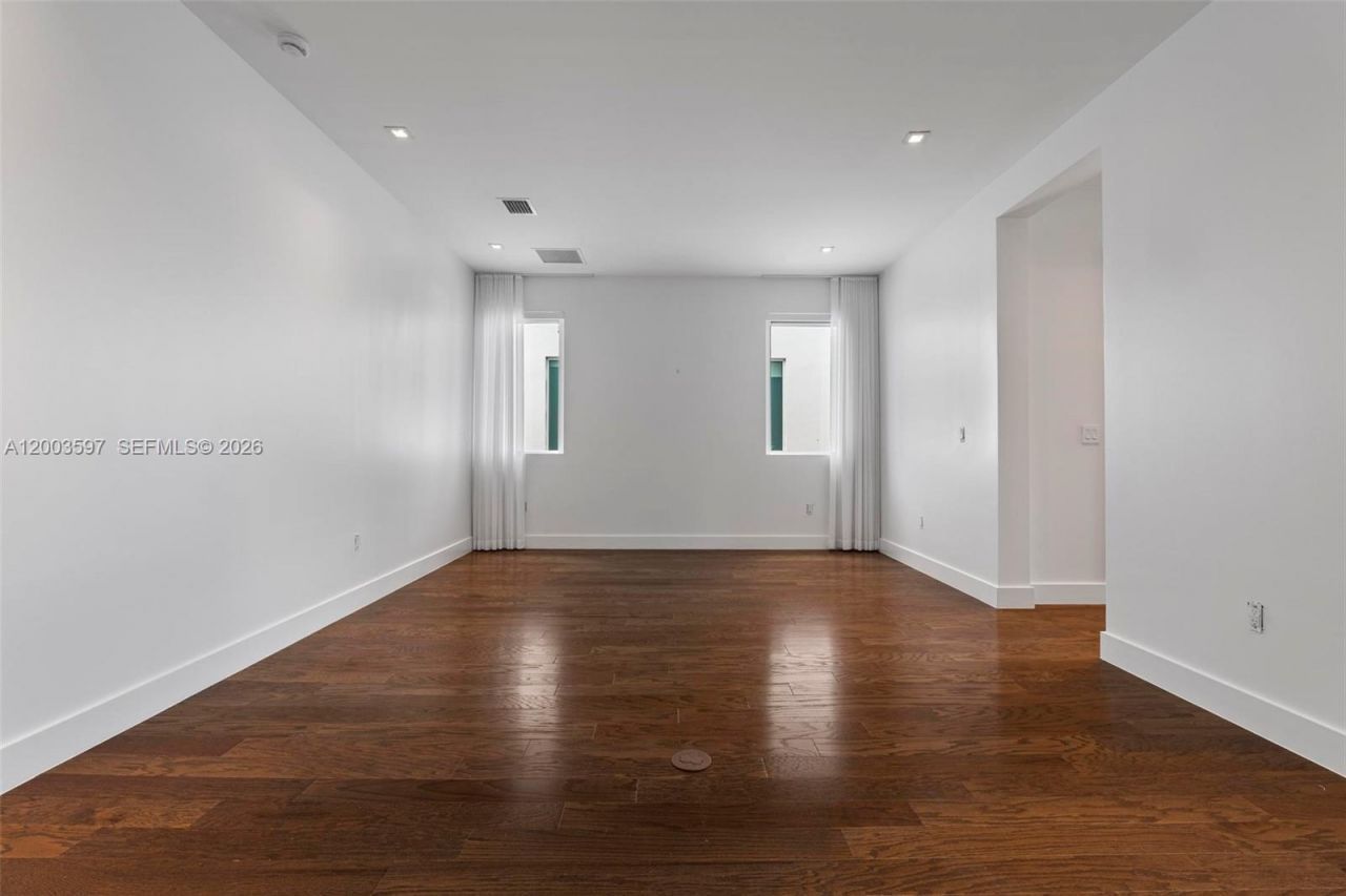 10431 NW 68th Ter , Doral, FL 33178 Photo