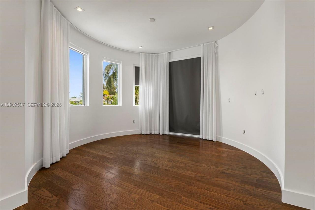 10431 NW 68th Ter , Doral, FL 33178 Photo