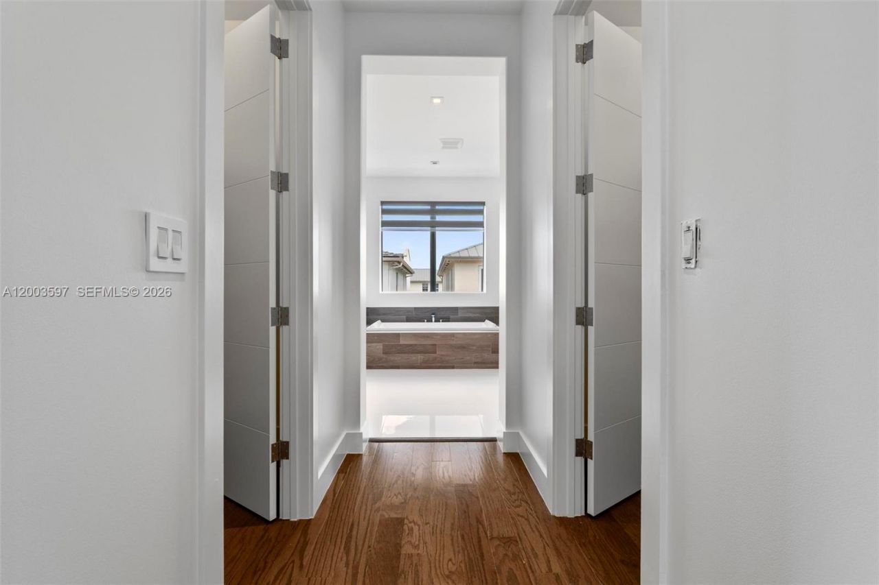 10431 NW 68th Ter , Doral, FL 33178 Photo