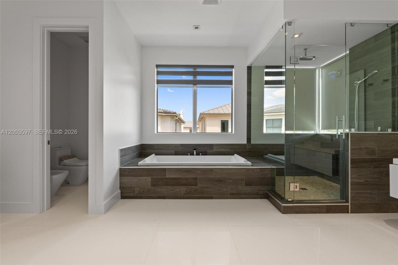 10431 NW 68th Ter , Doral, FL 33178 Photo