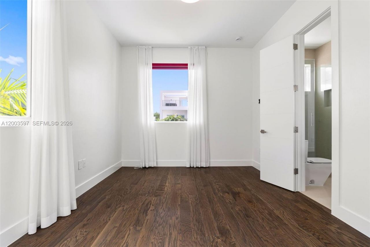 10431 NW 68th Ter , Doral, FL 33178 Photo