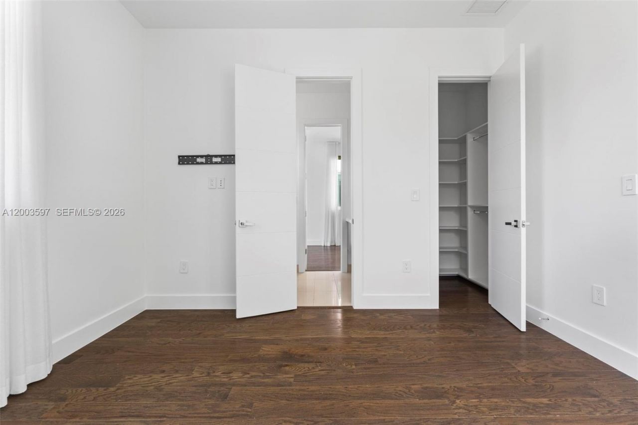 10431 NW 68th Ter , Doral, FL 33178 Photo