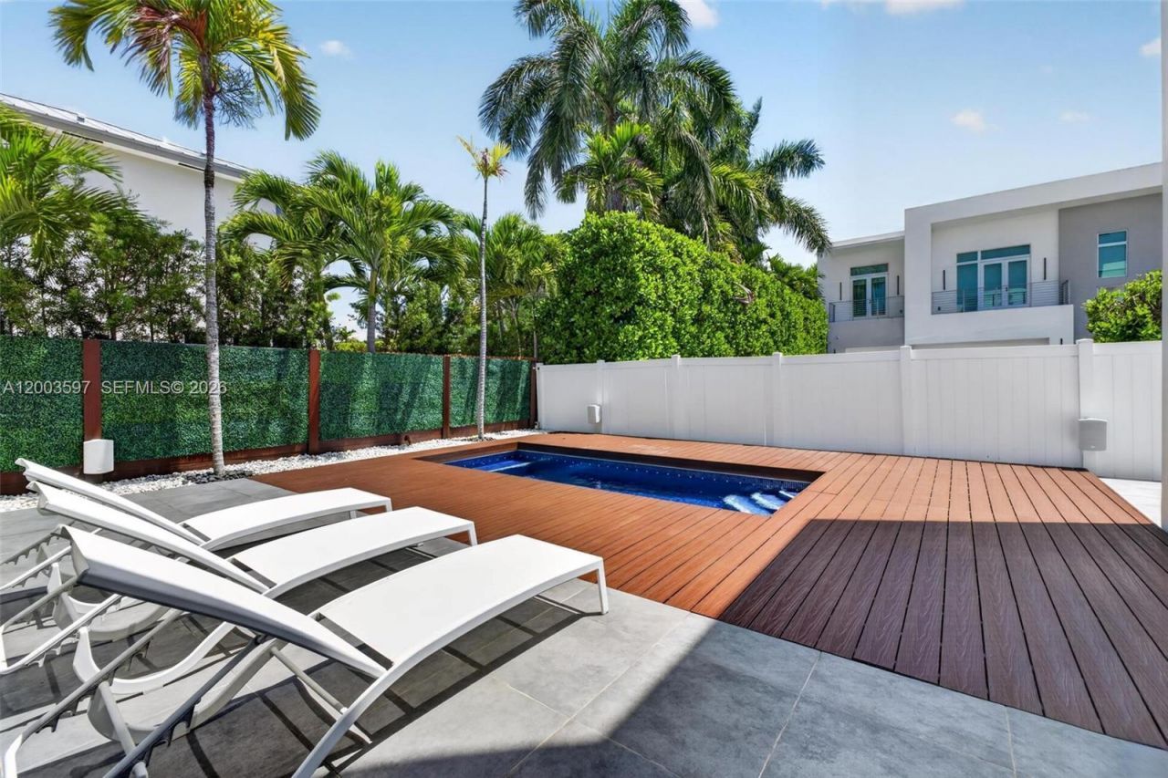 10431 NW 68th Ter , Doral, FL 33178 Photo