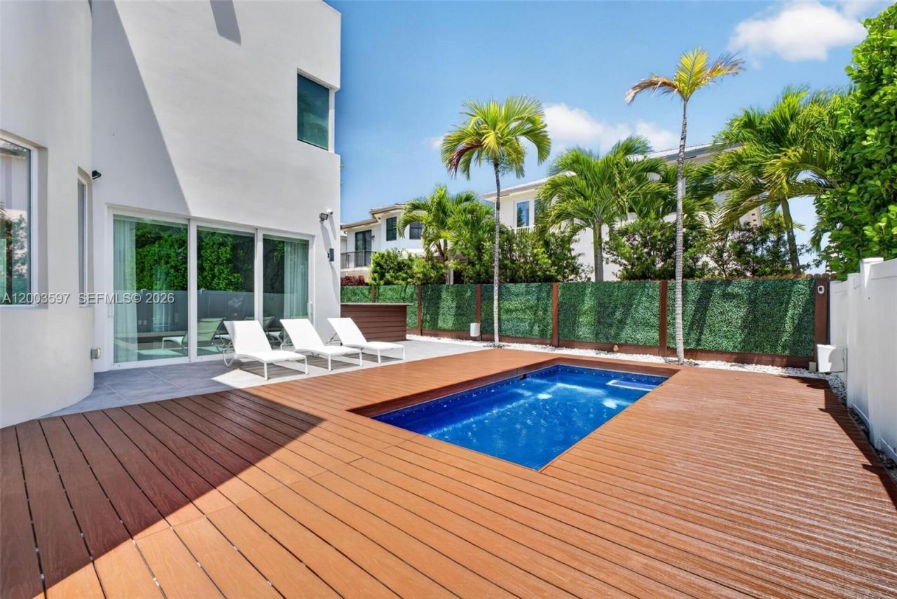 10431 NW 68th Ter , Doral, FL 33178 Photo