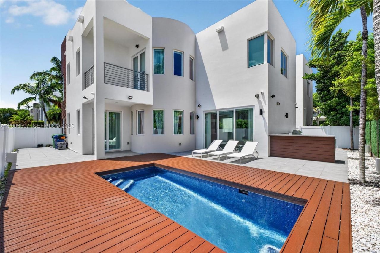 10431 NW 68th Ter , Doral, FL 33178 Photo