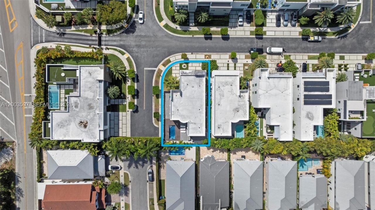 10431 NW 68th Ter , Doral, FL 33178 Photo