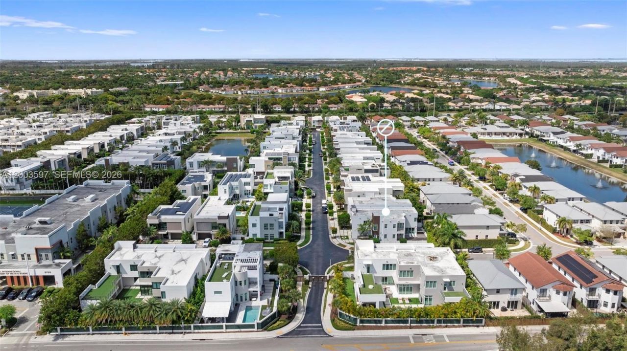 10431 NW 68th Ter , Doral, FL 33178 Photo