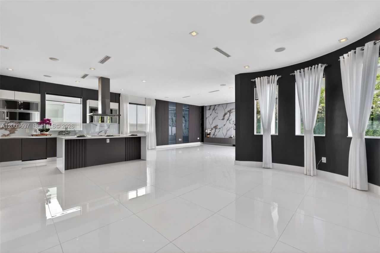 10431 NW 68th Ter , Doral, FL 33178 Photo