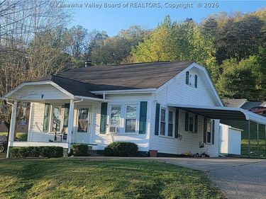 8132 Dingess Avenue, Hamlin, WV 25523