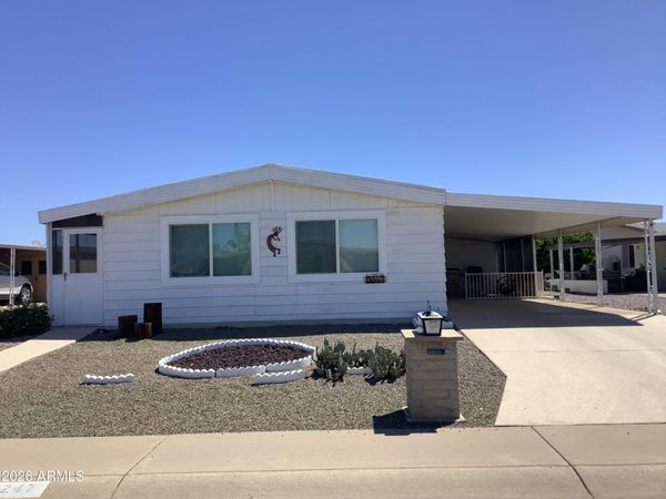 2247 N NICKLAUS Drive, Mesa, AZ 85215