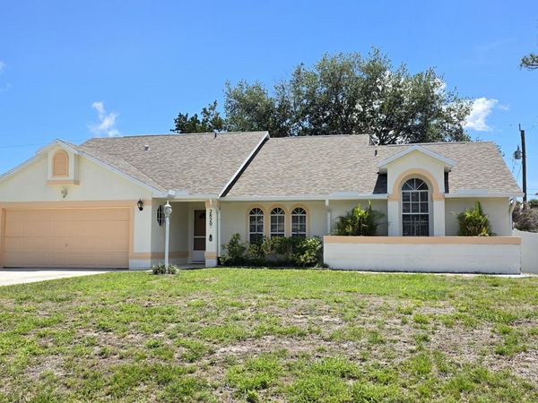 2820 SE Pace Drive, Port St. Lucie, FL 34984