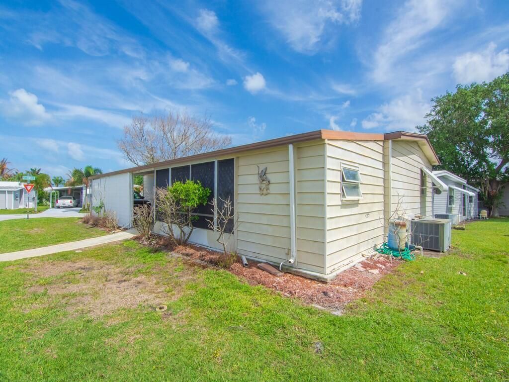 225 NE Forrest Court, Jensen Beach, FL 34957 Photo