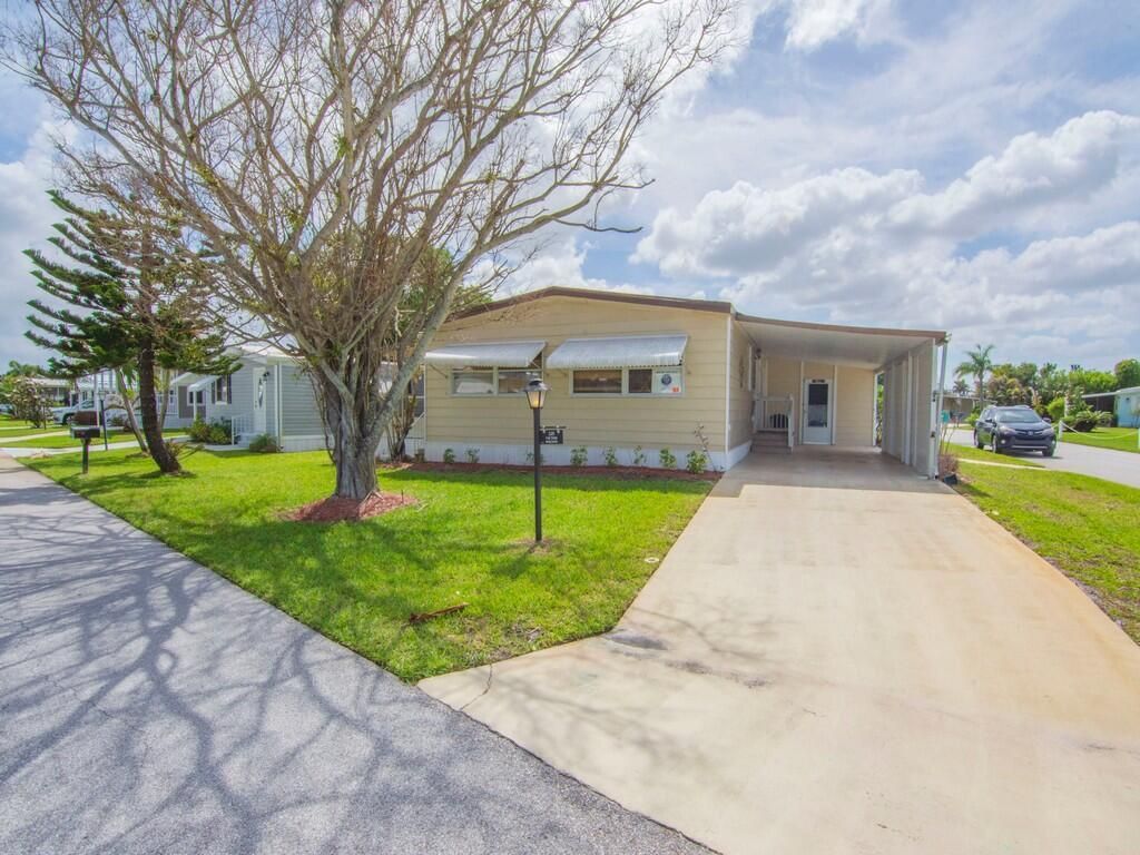 225 NE Forrest Court, Jensen Beach, FL 34957 Photo