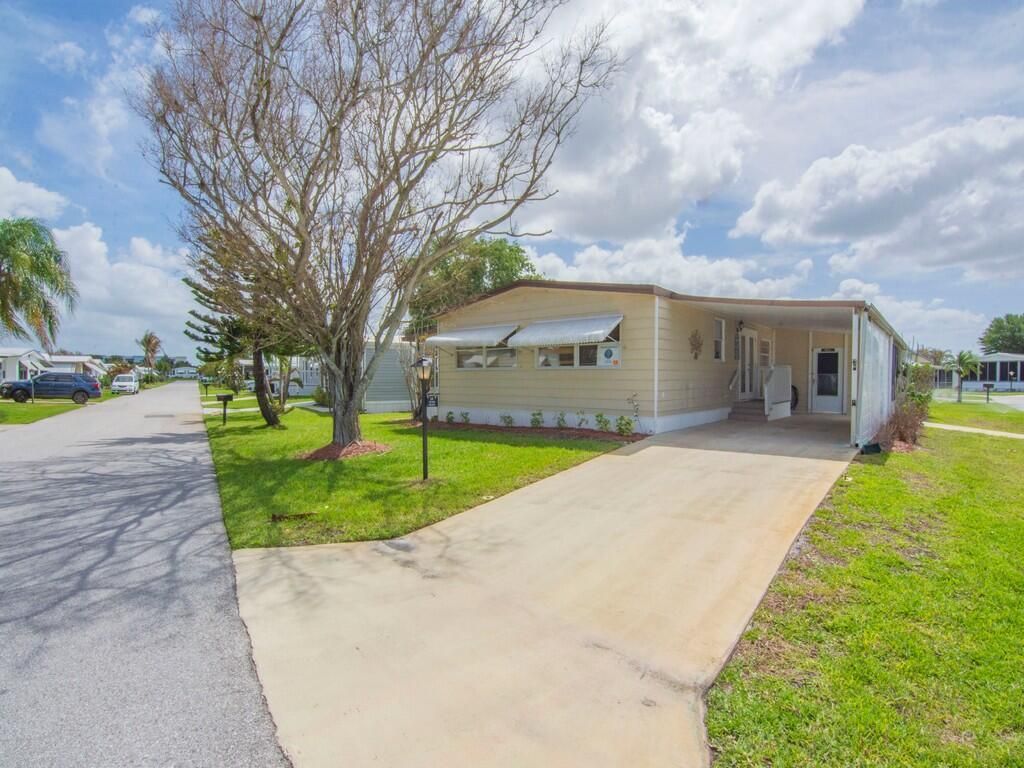 225 NE Forrest Court, Jensen Beach, FL 34957 Photo