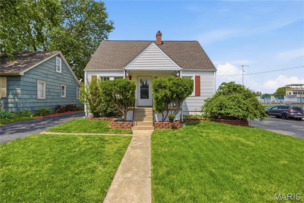 617 Lindenwood Avenue, Saint Charles, MO 63301 Main Photo