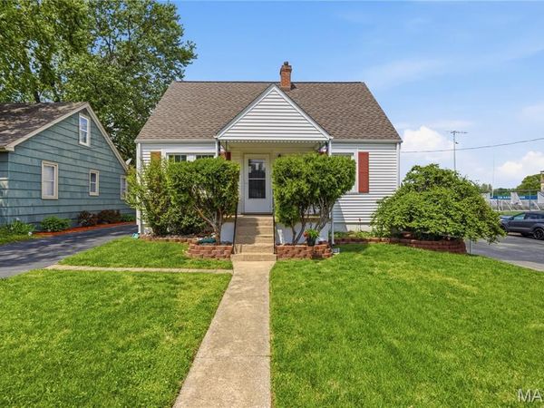 617 Lindenwood Avenue, St Charles, MO 63301
