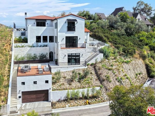 3072 Hollyridge Drive , Los Angeles, CA 90068