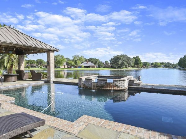 12327 Lake Sherwood Ave S, Baton Rouge, LA 70816