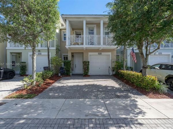 10788 NW 76th Ln, Doral, FL 33178