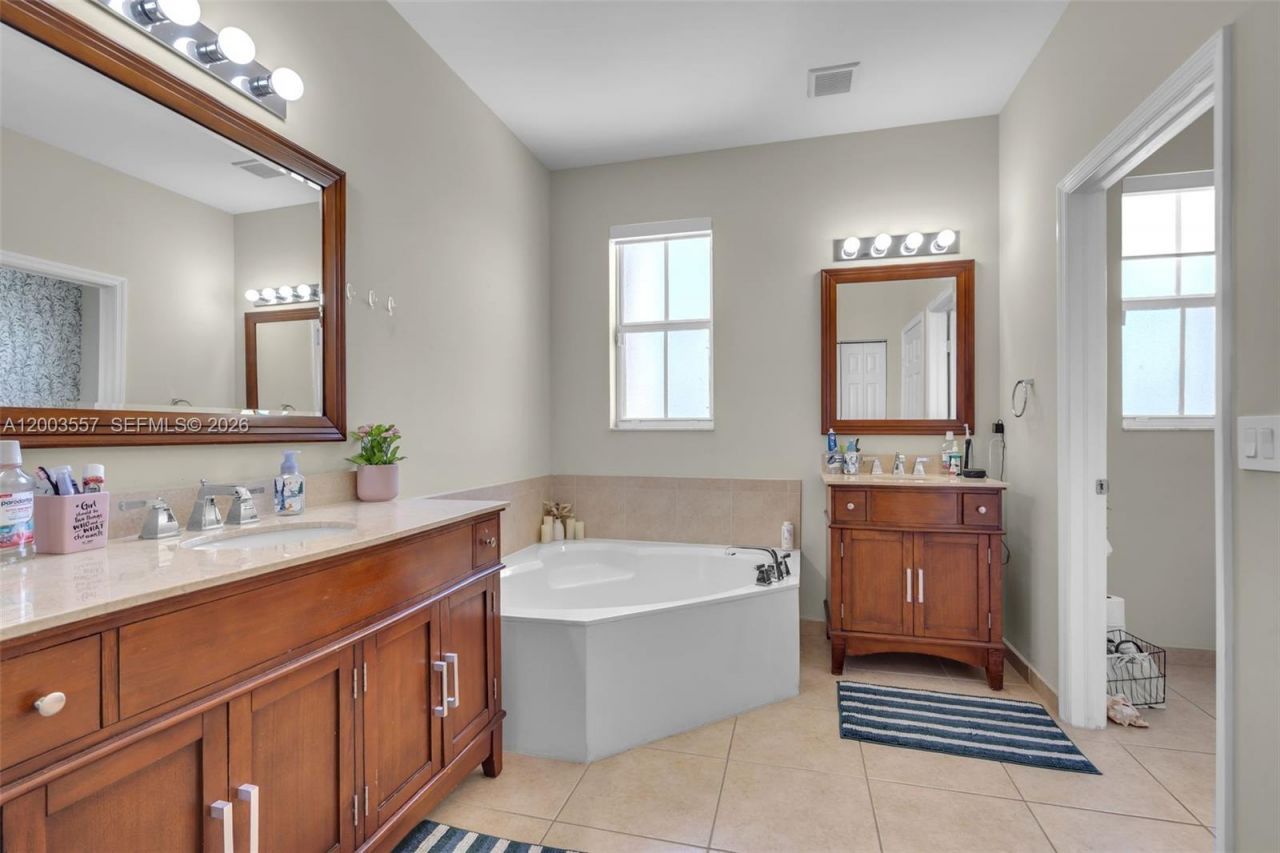 10788 NW 76th Ln, Doral, FL 33178 Photo