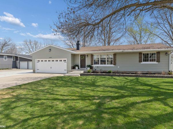 1802 S Shore Drive, Clear Lake, IA 50428