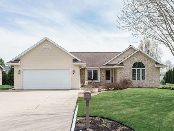 705 Woodbridge TRAIL, Watertown, WI 53094