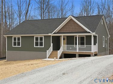 595 New Anna Road , Louisa, VA 23117