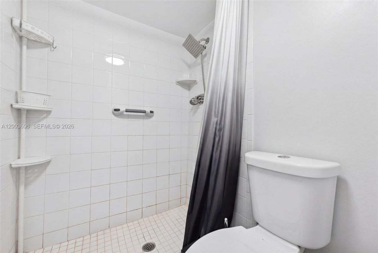 401 Golden Isles Dr , Unit 303, Hallandale Beach, FL 33009 Photo