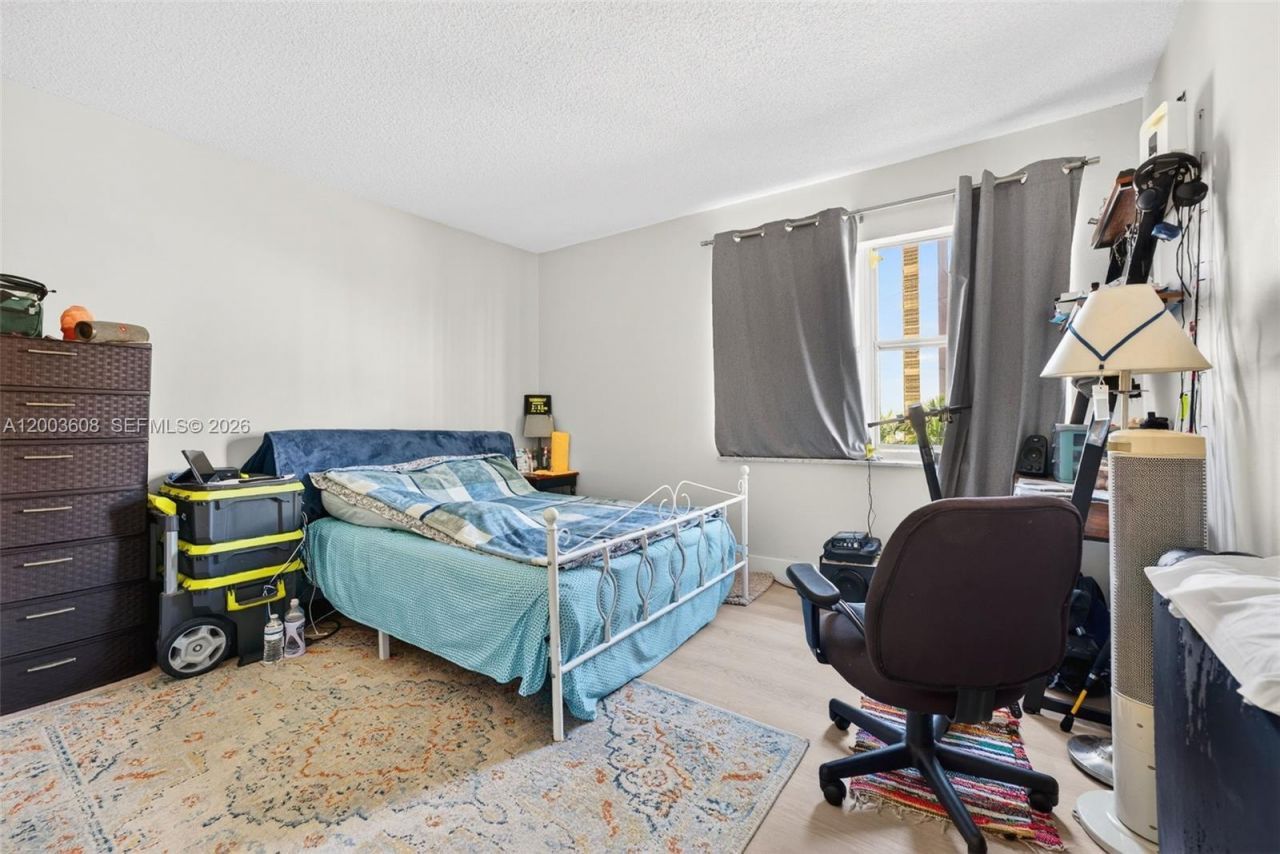 401 Golden Isles Dr , Unit 303, Hallandale Beach, FL 33009 Photo