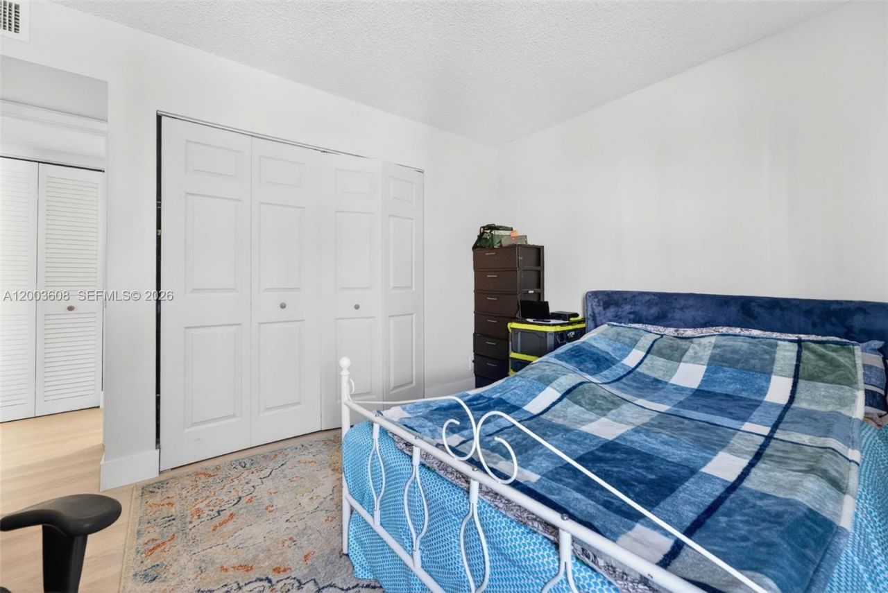 401 Golden Isles Dr , Unit 303, Hallandale Beach, FL 33009 Photo