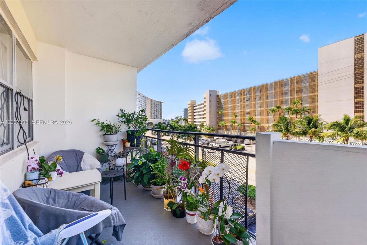 401 Golden Isles Dr , Unit 303, Hallandale Beach, FL 33009 Photo