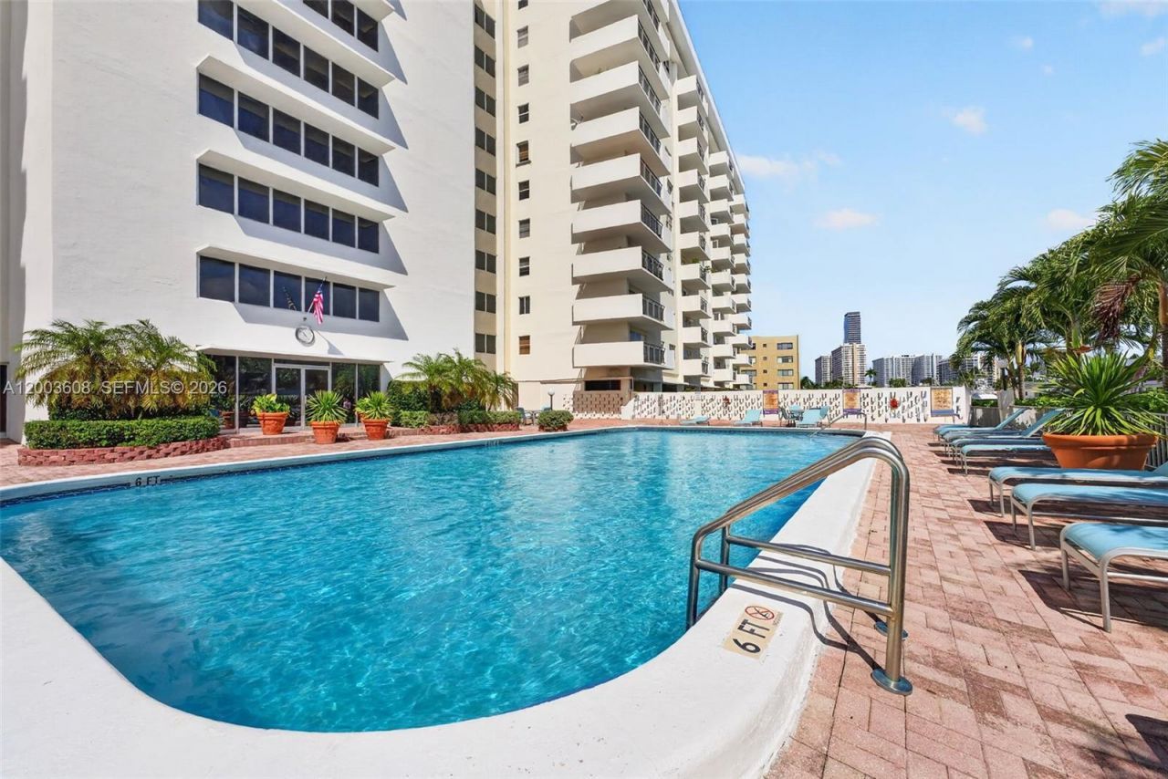 401 Golden Isles Dr , Unit 303, Hallandale Beach, FL 33009 Photo