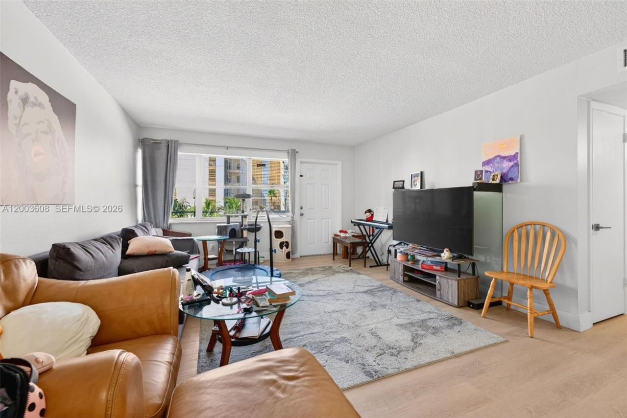 401 Golden Isles Dr , Unit 303, Hallandale Beach, FL 33009 Photo