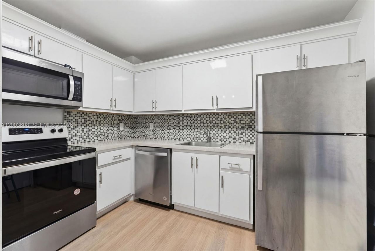 401 Golden Isles Dr , Unit 303, Hallandale Beach, FL 33009 Photo