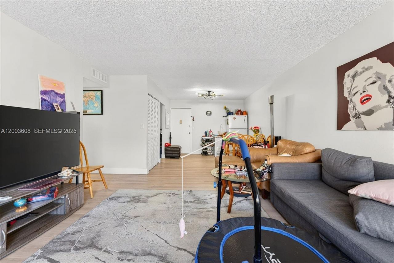 401 Golden Isles Dr , Unit 303, Hallandale Beach, FL 33009 Photo