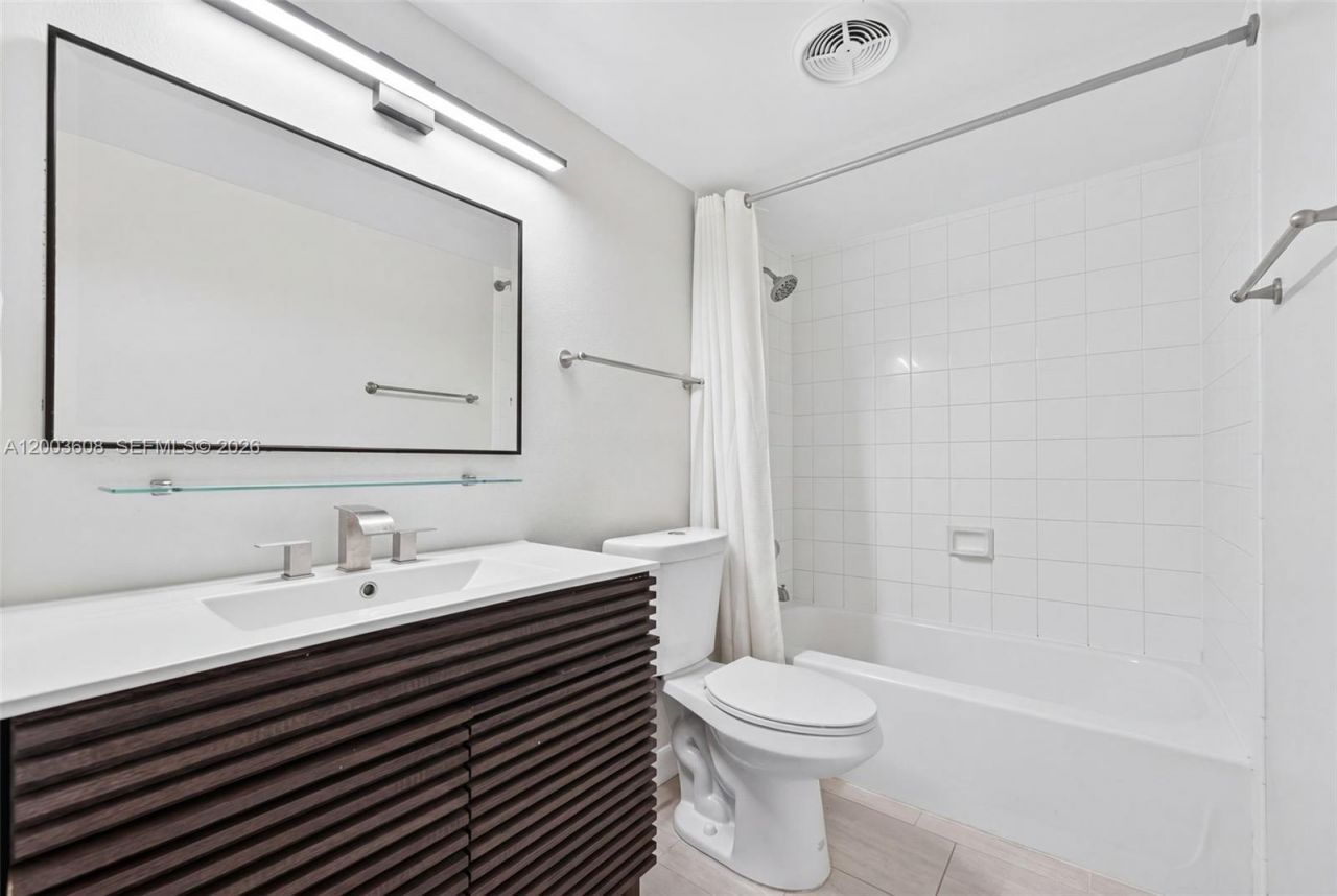 401 Golden Isles Dr , Unit 303, Hallandale Beach, FL 33009 Photo