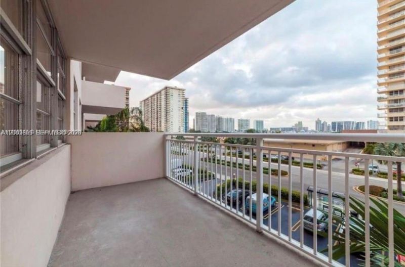 250 174th St , Unit 312, Sunny Isles Beach, FL 33160 Photo