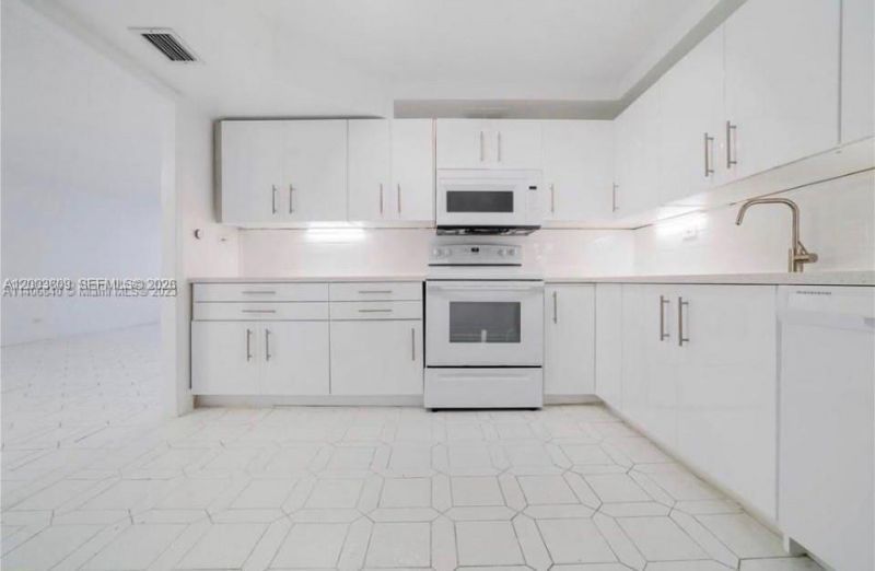 250 174th St , Unit 312, Sunny Isles Beach, FL 33160 Photo