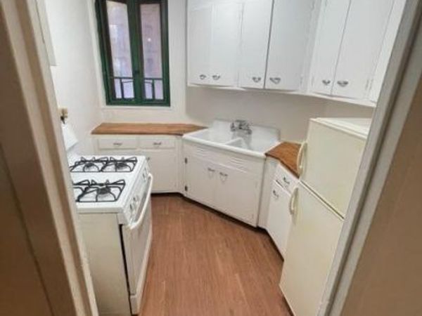 24 Metropolitan Oval , Unit TH, Bronx, NY 10462