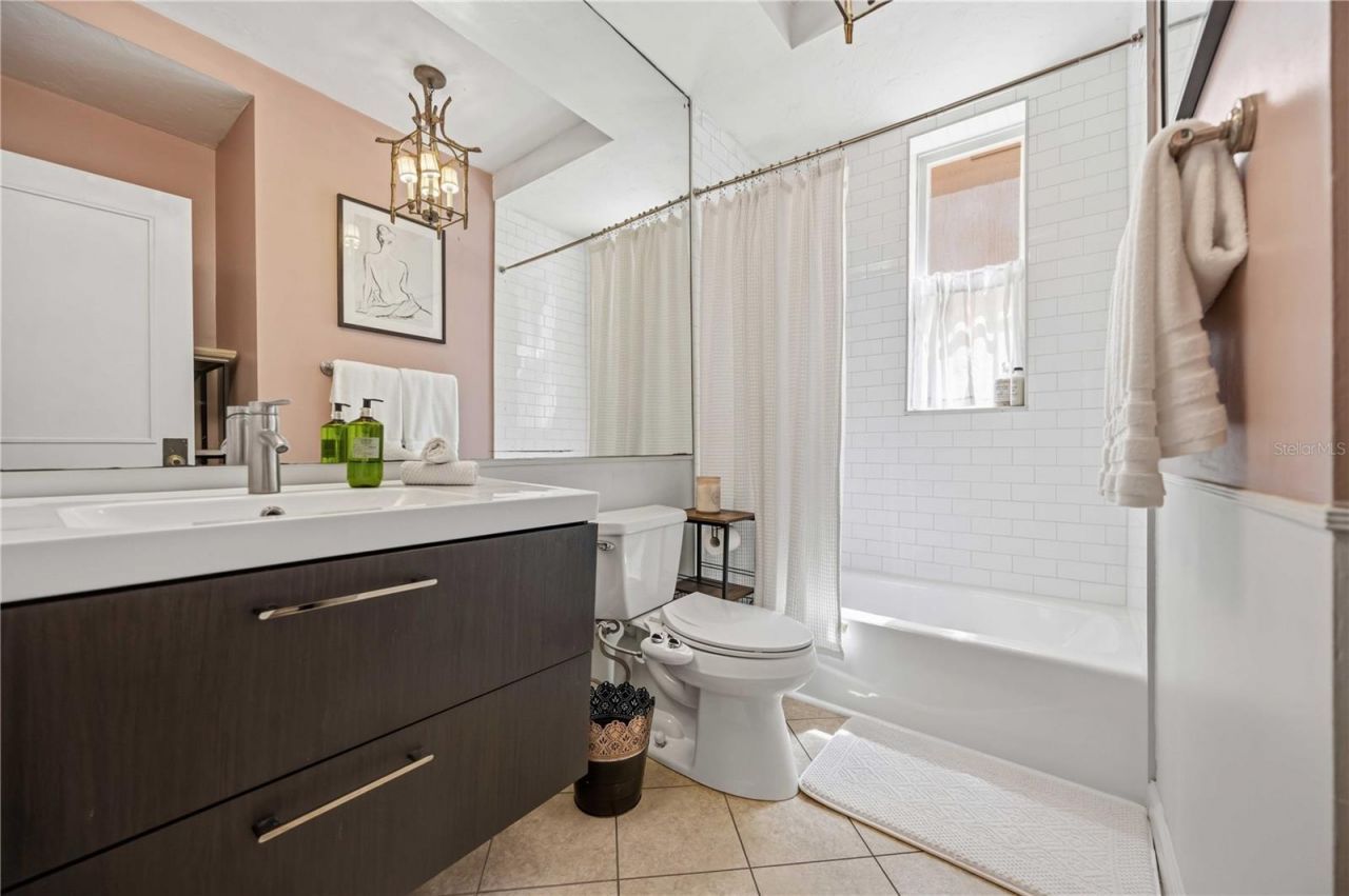 1221 N Palm Avenue , Unit 203, Sarasota, FL 34236 Photo