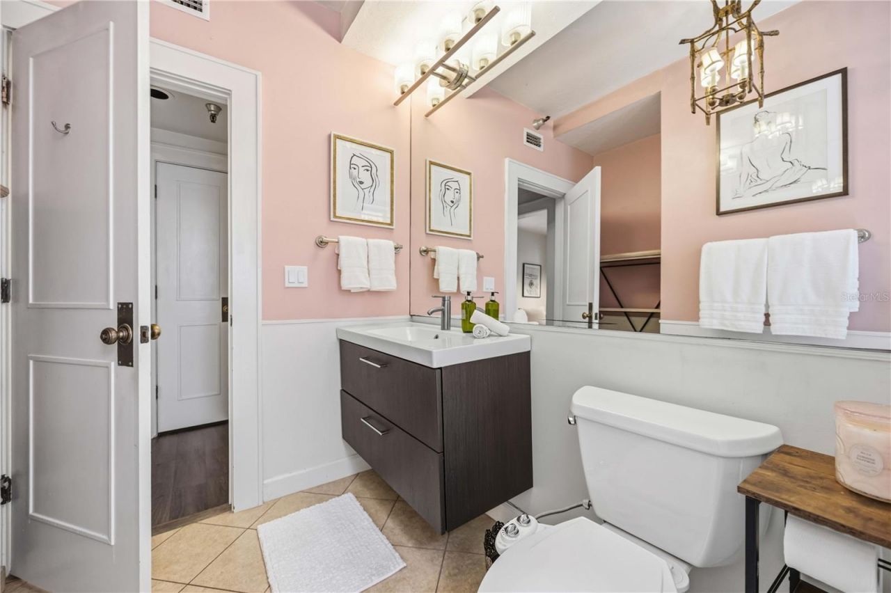 1221 N Palm Avenue , Unit 203, Sarasota, FL 34236 Photo