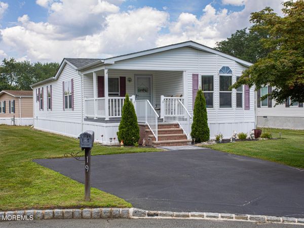 19 Sheryl Court, Spotswood, NJ 08884