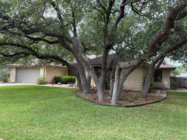 203 Oakwood DR , Georgetown, TX 78628