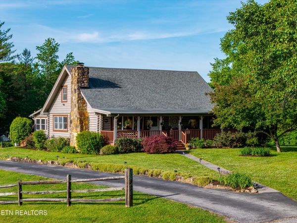 918 Country Lane, Walland, TN 37886