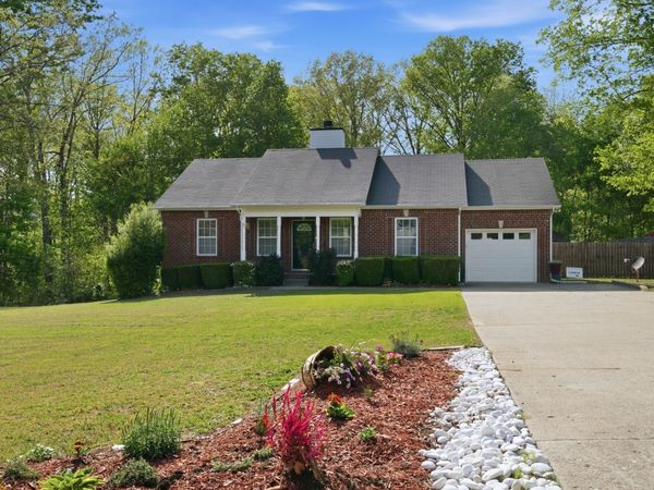 504 Daugherty Ln, Burns, TN 37029