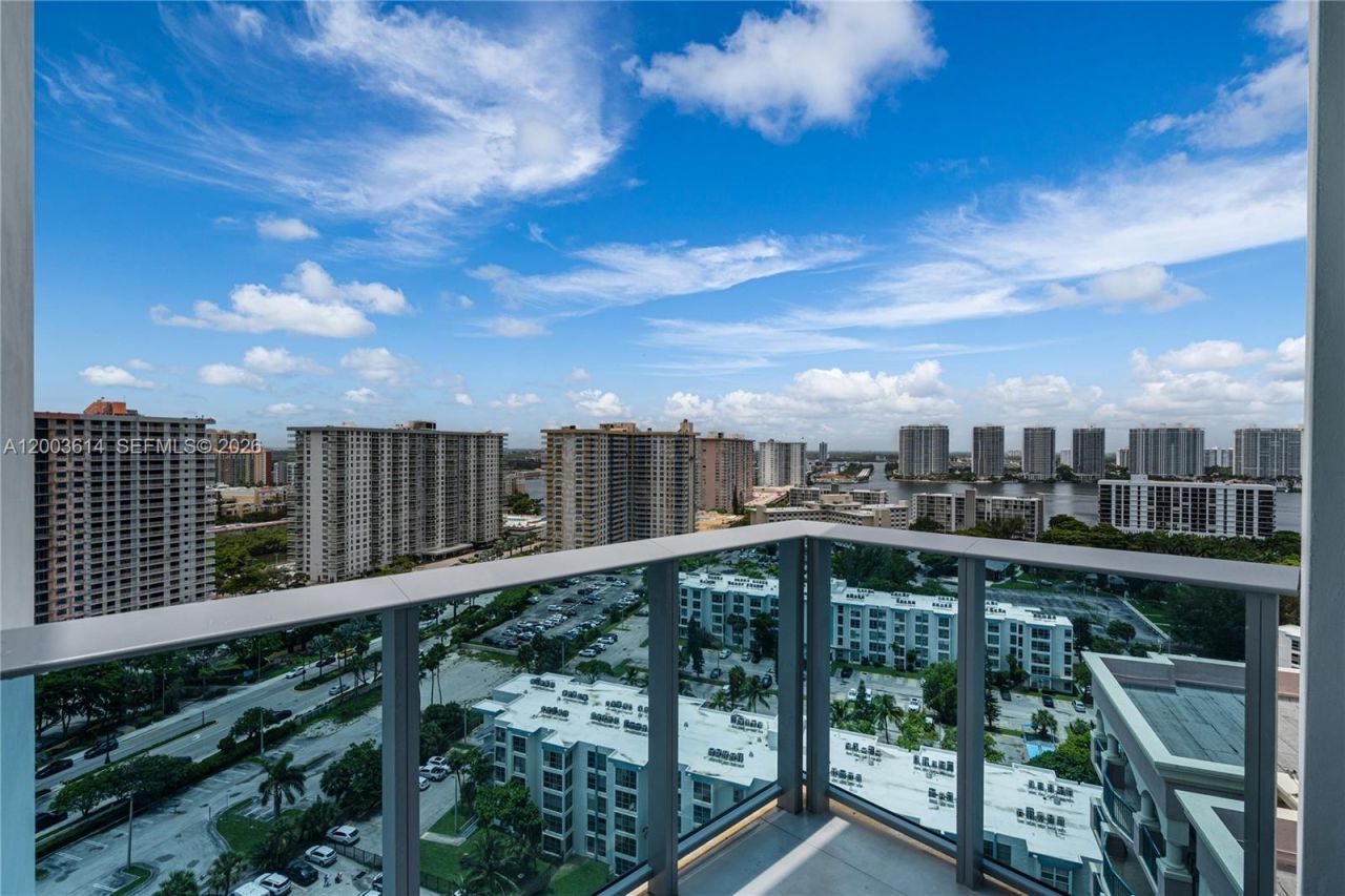 17550 Collins Ave , Unit PH1, Sunny Isles Beach, FL 33160 Photo