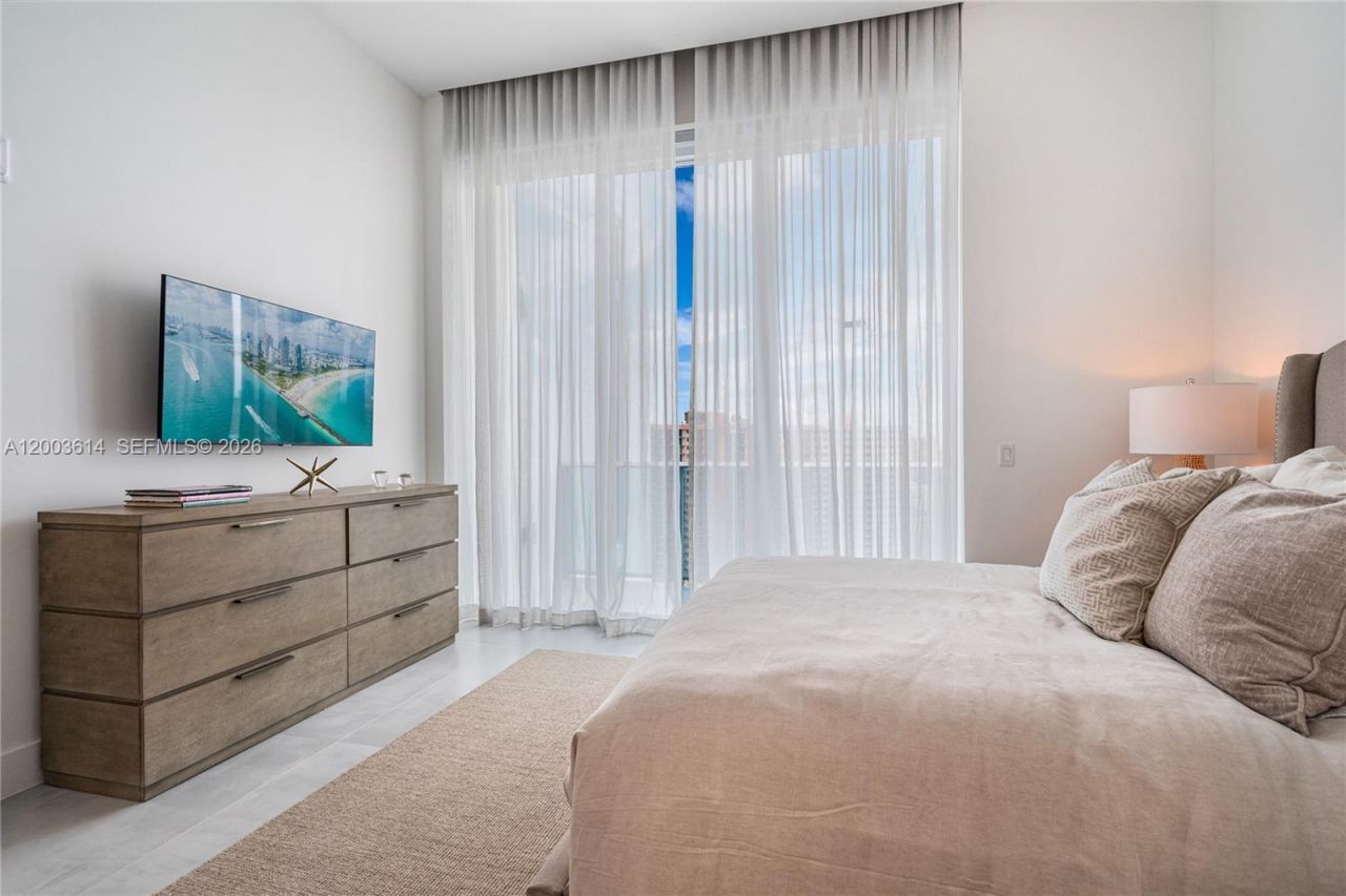 17550 Collins Ave , Unit PH1, Sunny Isles Beach, FL 33160 Photo