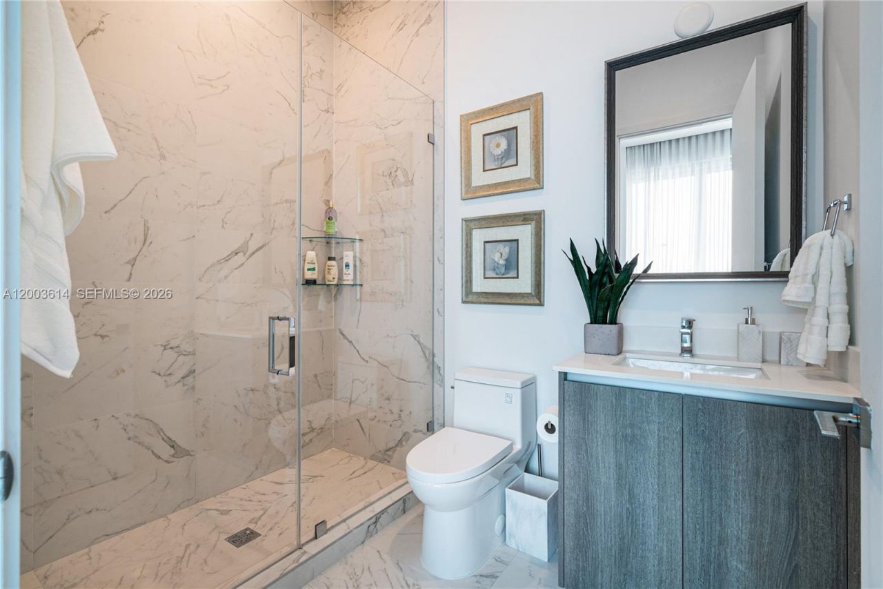 17550 Collins Ave , Unit PH1, Sunny Isles Beach, FL 33160 Photo