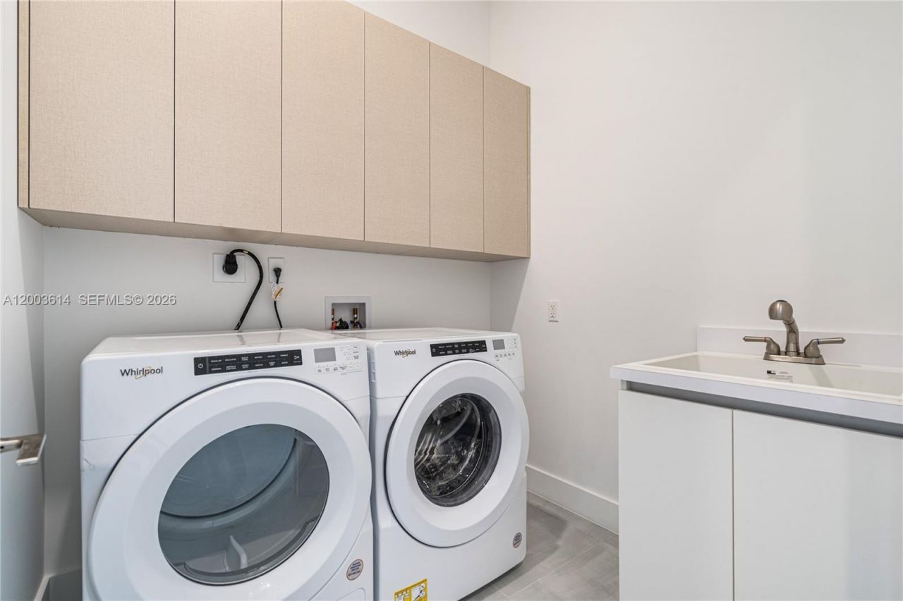 17550 Collins Ave , Unit PH1, Sunny Isles Beach, FL 33160 Photo