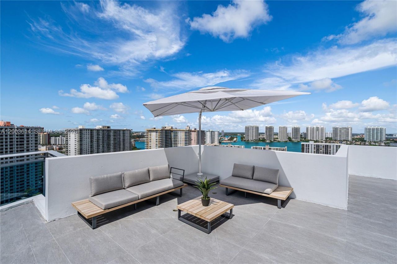 17550 Collins Ave , Unit PH1, Sunny Isles Beach, FL 33160 Photo